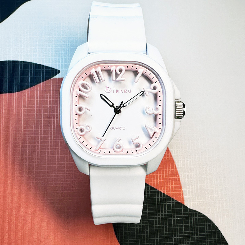 Unisex kvadratni sat, kvarcni mehanizam (Japan Seiko PC21), vodootpornost 30 m, kućište od PC-a, analogni prikaz