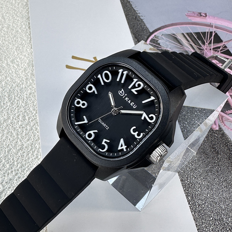 Unisex kvadratni sat, kvarcni mehanizam (Japan Seiko PC21), vodootpornost 30 m, kućište od PC-a, analogni prikaz