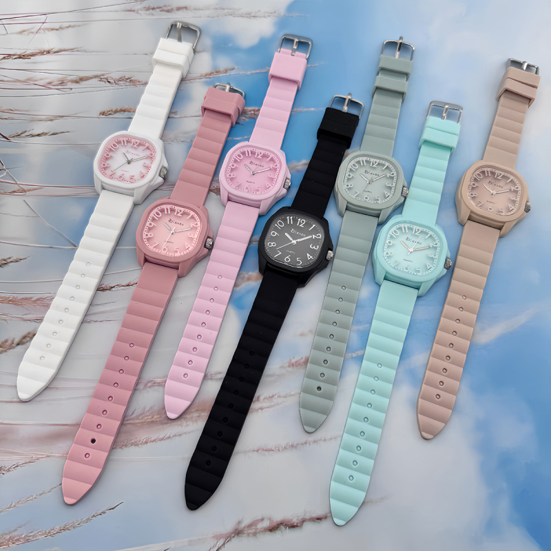 Unisex kvadratni sat, kvarcni mehanizam (Japan Seiko PC21), vodootpornost 30 m, kućište od PC-a, analogni prikaz