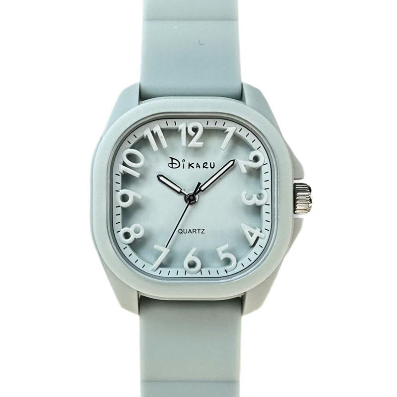Unisex kvadratni sat, kvarcni mehanizam (Japan Seiko PC21), vodootpornost 30 m, kućište od PC-a, analogni prikaz