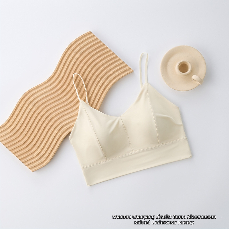 Bez plecu top no ice silk auduma, galvenais materiāls neilons 80–90%, pilns kauss, kausa forma: augšējā plāna / apakšējā bieza, korejiešu stila aizmugures dizains, elpojošs un ērts