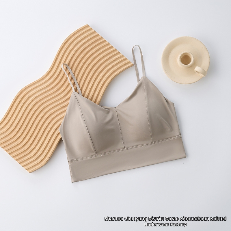 Bez plecu top no ice silk auduma, galvenais materiāls neilons 80–90%, pilns kauss, kausa forma: augšējā plāna / apakšējā bieza, korejiešu stila aizmugures dizains, elpojošs un ērts