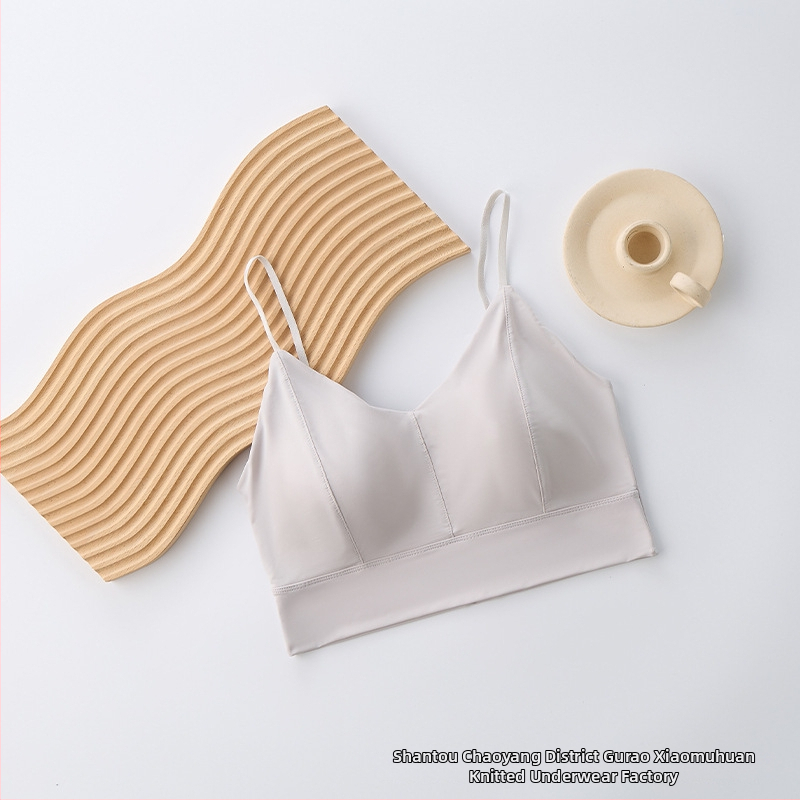 Bez plecu top no ice silk auduma, galvenais materiāls neilons 80–90%, pilns kauss, kausa forma: augšējā plāna / apakšējā bieza, korejiešu stila aizmugures dizains, elpojošs un ērts