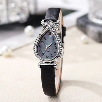 Női karóra vízcsepp alakú számlappal, kvarc működés, műbőr szíj, ötvözetes tokozás, rozsdamentes acél csat