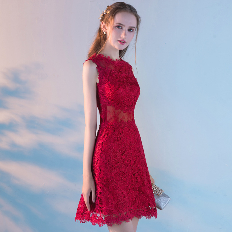 Večernja haljina bez naramenica, stil tub-top, kratka suknja, srednji struk, poliester 70–80% glavni materijal, sekundarni materijal <30%