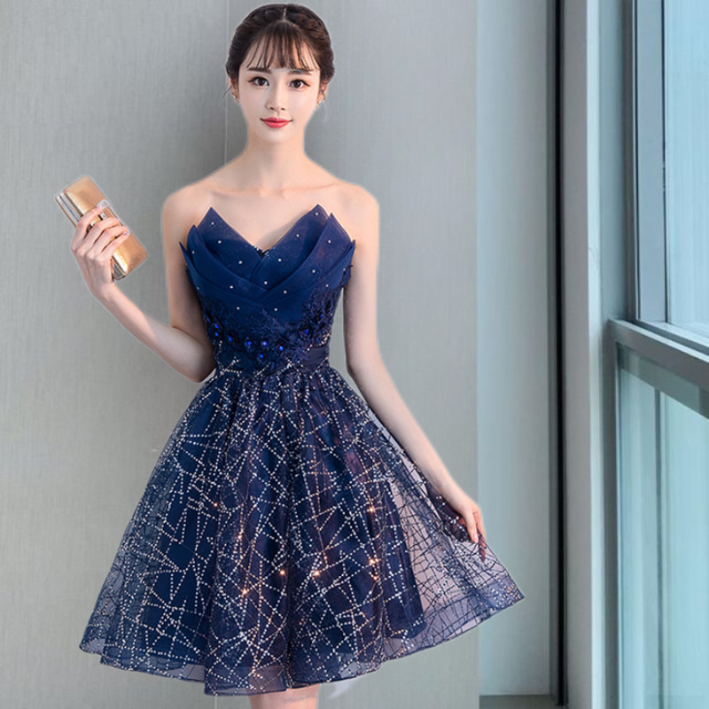 Trumpos vakarinės suknelės, pečių atidengimas, chenille-spandex mišinys, trumpas sijonas, 2024 m. pavasaris