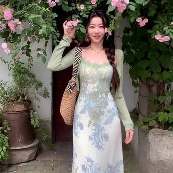 Moterų dviejų dalių komplektas: kardiganas ir halterne suknelė su fėjų tipo sijonu — poliesteris 95%+, U formos kaklas, ilgos rankovės