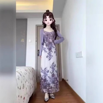 Moterų dviejų dalių komplektas: kardiganas ir halterne suknelė su fėjų tipo sijonu — poliesteris 95%+, U formos kaklas, ilgos rankovės