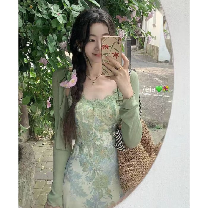 Moterų dviejų dalių komplektas: kardiganas ir halterne suknelė su fėjų tipo sijonu — poliesteris 95%+, U formos kaklas, ilgos rankovės