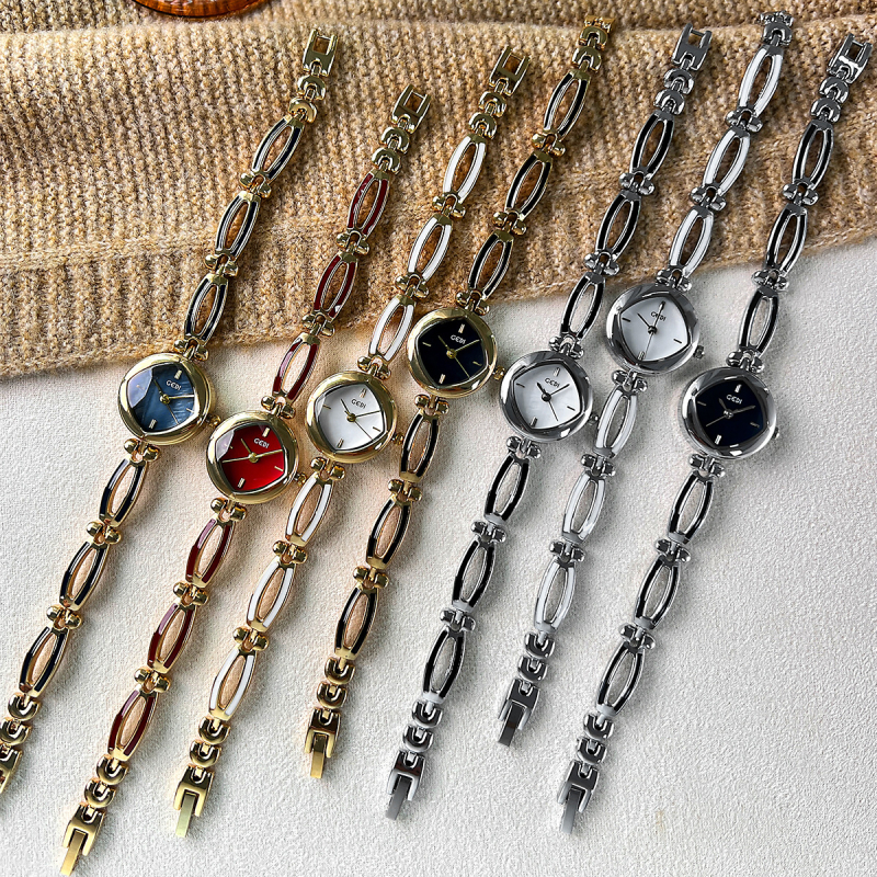 Női karkötőóra, rombusz alakú számlap, gyöngyház hatású számlap, quartz meghajtás, 30m vízállóság