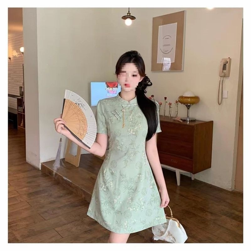 Moteriška suknelė su A linija, liemens išryškinimas, trumpomis rankovėmis, stačios apykaklės, rayon audinys