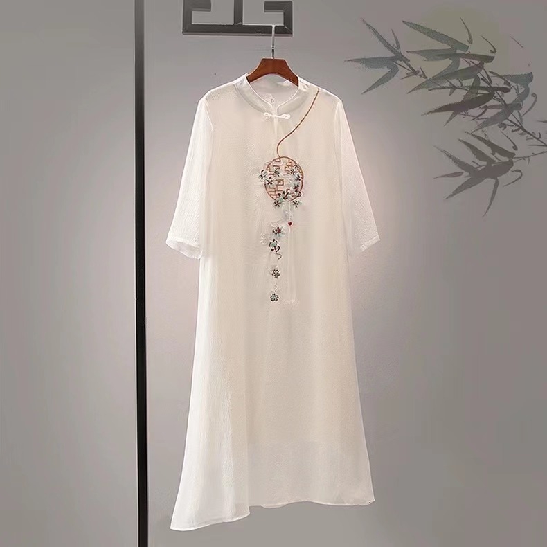 Etninio stiliaus vintage šifono midi suknelė su siuvinėjimu, mygtukinis apykaklė, 3/4 rankovės, laisvas liemuo