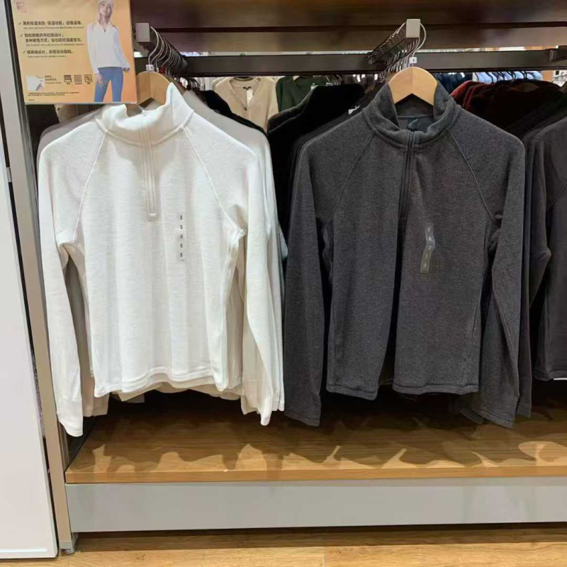 Japanski stil, elastičan flis s polu-zipom i kapuljom, dugi rukavi, uski kroj