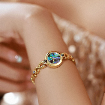 Óra francia retro stílusú tojás alakú számlappal, abalonos díszítéssel; kvarc mozgás (Szingapúr; FA1888/377), 30m vízállóság, tokozás ötvözetből, szíj ötvözetből