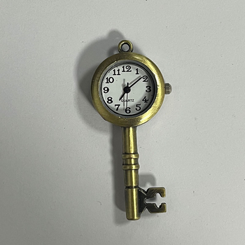 Kišeninis laikrodis – pakabukas: kvarcinis mechanizmas, Huachen, titano lydinio korpusas, apvalus cifernik, rodyklės ir skaitmenys