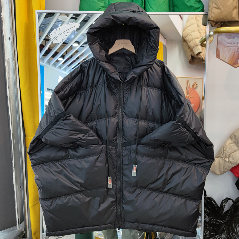 Női középhosszú tollkabát kapucnival (Külső anyag: nylon; Töltet: fehér kacsa toll; Tolltartalom: 50%; Vastag izoláció; Hossz: 65-80 cm)