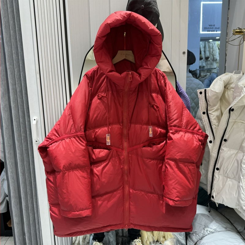 Női középhosszú tollkabát kapucnival (Külső anyag: nylon; Töltet: fehér kacsa toll; Tolltartalom: 50%; Vastag izoláció; Hossz: 65-80 cm)