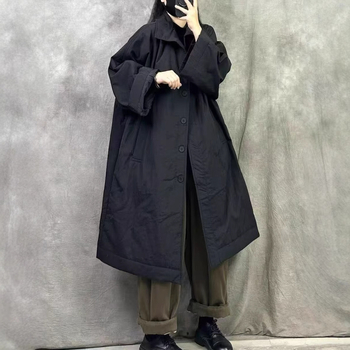 Medvilninis švarkas su užpildymu, ilgas, laisvas kirpimo linija, polo apykaklė, priekinė sagos su sagtimis