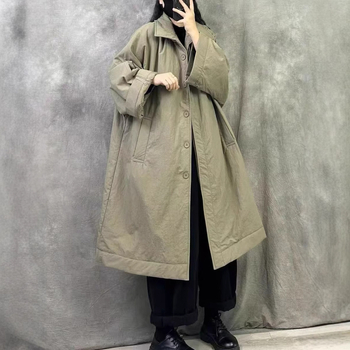 Medvilninis švarkas su užpildymu, ilgas, laisvas kirpimo linija, polo apykaklė, priekinė sagos su sagtimis