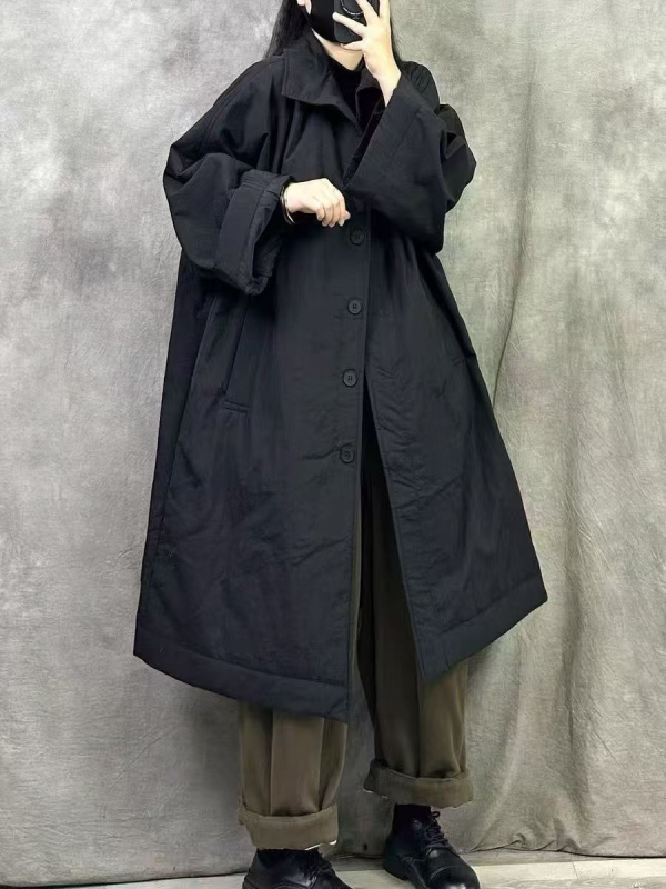 Medvilninis švarkas su užpildymu, ilgas, laisvas kirpimo linija, polo apykaklė, priekinė sagos su sagtimis