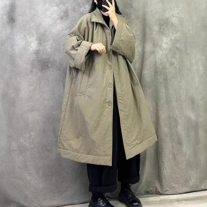 Medvilninis švarkas su užpildymu, ilgas, laisvas kirpimo linija, polo apykaklė, priekinė sagos su sagtimis