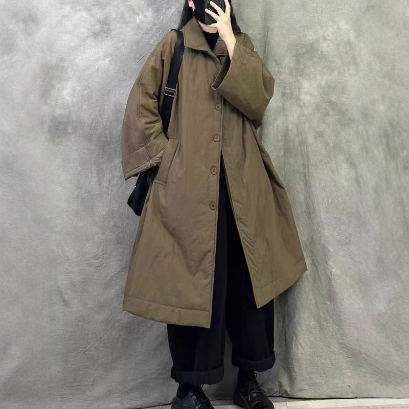 Medvilninis švarkas su užpildymu, ilgas, laisvas kirpimo linija, polo apykaklė, priekinė sagos su sagtimis