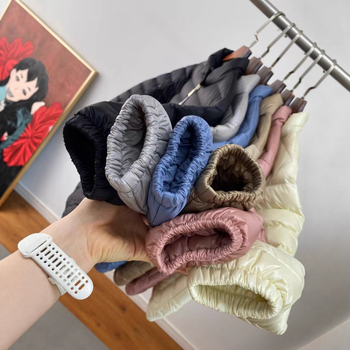 Pehelydzseki, szűk fazon, álló gallér, cipzár, fehér lúd toll 86–90% (51–100 g)