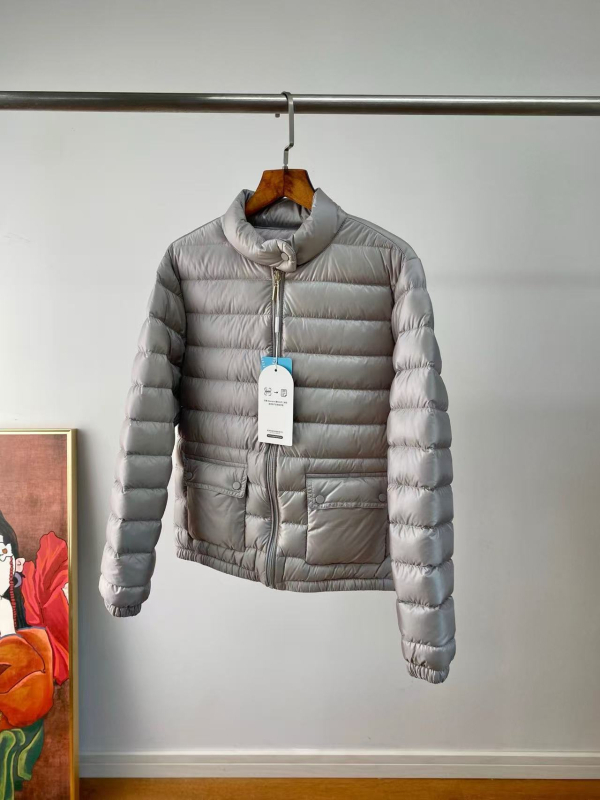 Pehelydzseki, szűk fazon, álló gallér, cipzár, fehér lúd toll 86–90% (51–100 g)