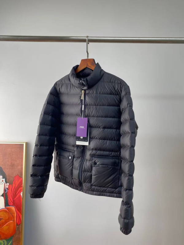 Pehelydzseki, szűk fazon, álló gallér, cipzár, fehér lúd toll 86–90% (51–100 g)