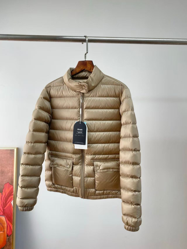 Pehelydzseki, szűk fazon, álló gallér, cipzár, fehér lúd toll 86–90% (51–100 g)