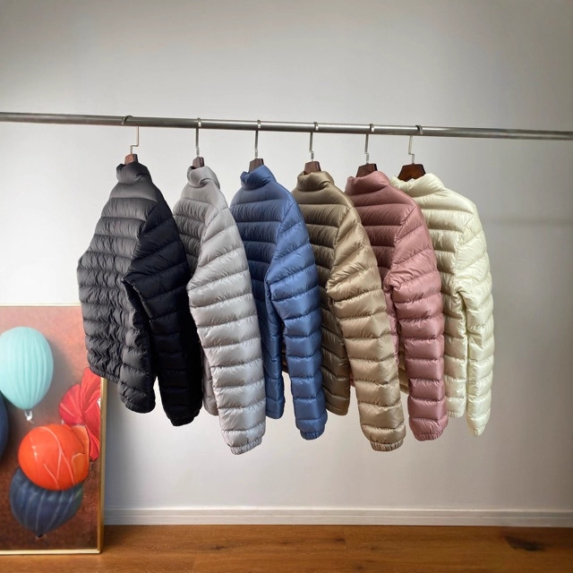 Striukė su pūkais, siauras kirpimas, stovima apykaklė, užtrauktukas, balti žąsų pūkai 86–90% (51–100 g)