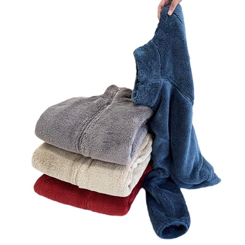 Sieviešu mētelis ar rāvējslēdzēju, polar fleece oderē, stāvošs apkaklis, brīvs piegriezums, vidēja garuma, 90–95% poliester