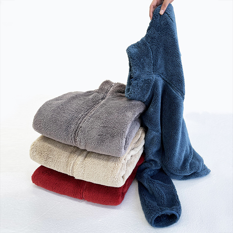 Sieviešu mētelis ar rāvējslēdzēju, polar fleece oderē, stāvošs apkaklis, brīvs piegriezums, vidēja garuma, 90–95% poliester