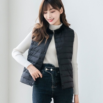 Slim pehelydzseki, Chenille anyag, fehér kacsa tolltöltés, tolltartalom 51–55%, ultra rövid hossz ≤40 cm, kerek gallér, tavasz 2025