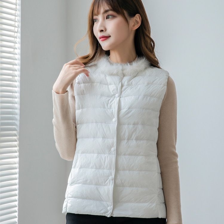 Slim pehelydzseki, Chenille anyag, fehér kacsa tolltöltés, tolltartalom 51–55%, ultra rövid hossz ≤40 cm, kerek gallér, tavasz 2025