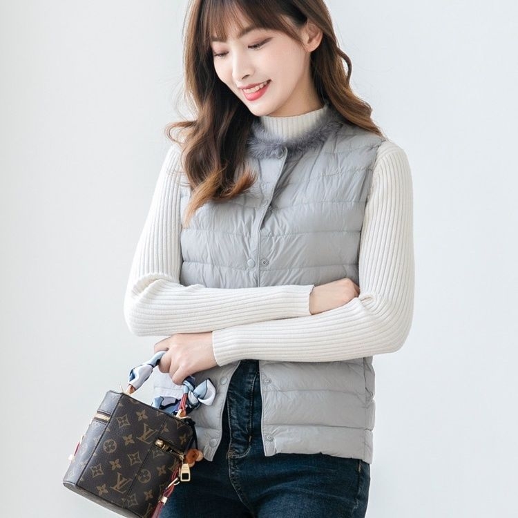 Slim pehelydzseki, Chenille anyag, fehér kacsa tolltöltés, tolltartalom 51–55%, ultra rövid hossz ≤40 cm, kerek gallér, tavasz 2025