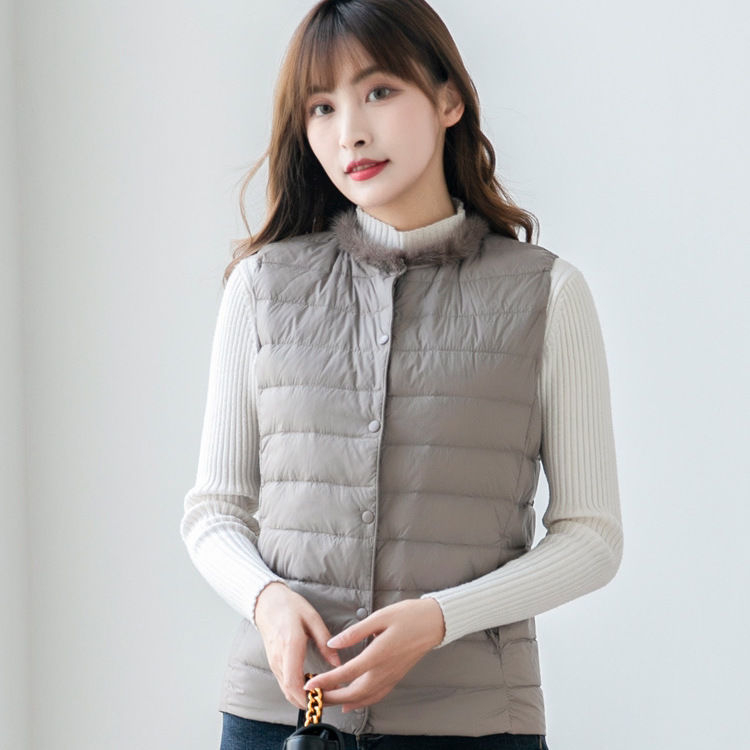 Slim pehelydzseki, Chenille anyag, fehér kacsa tolltöltés, tolltartalom 51–55%, ultra rövid hossz ≤40 cm, kerek gallér, tavasz 2025