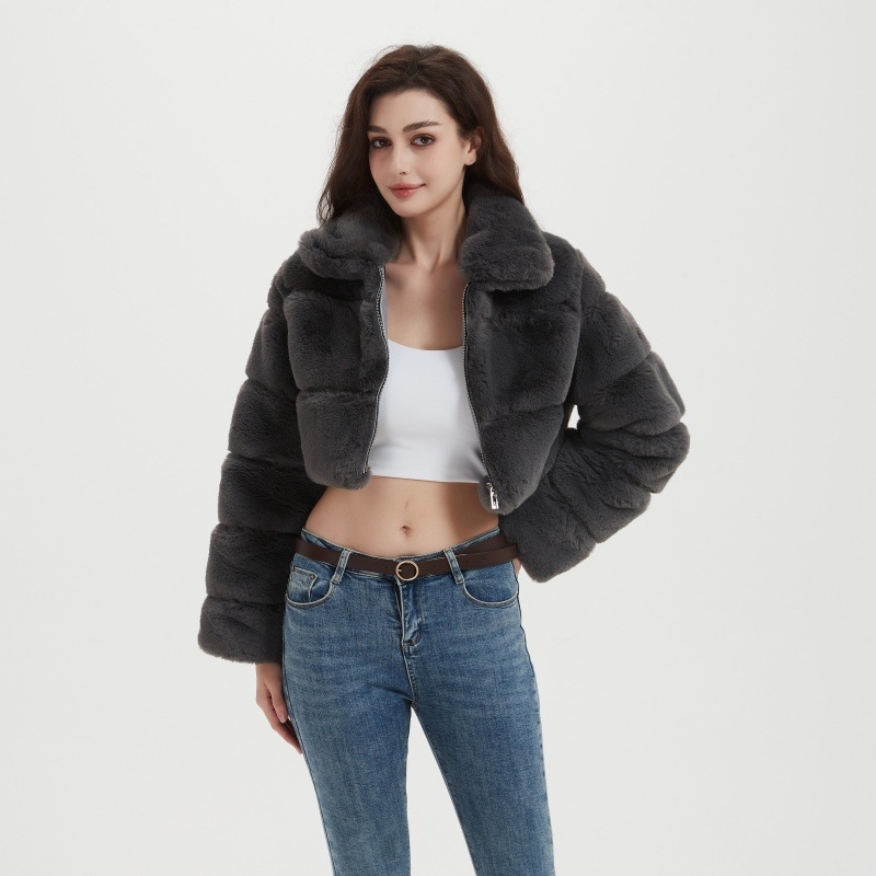 Moteriškas dirbtinio lapės kailio paltas, trumpas, su gobtuvu, odiniai patchwork skydeliai, horizontalis kailio siuvimas