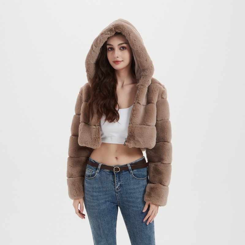 Moteriškas dirbtinio lapės kailio paltas, trumpas, su gobtuvu, odiniai patchwork skydeliai, horizontalis kailio siuvimas