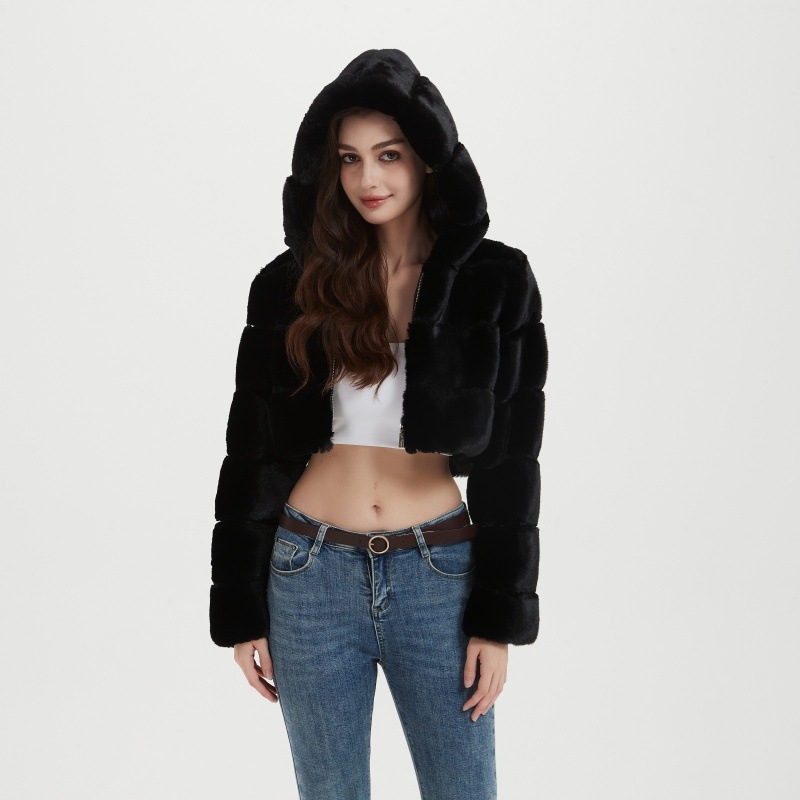 Moteriškas dirbtinio lapės kailio paltas, trumpas, su gobtuvu, odiniai patchwork skydeliai, horizontalis kailio siuvimas