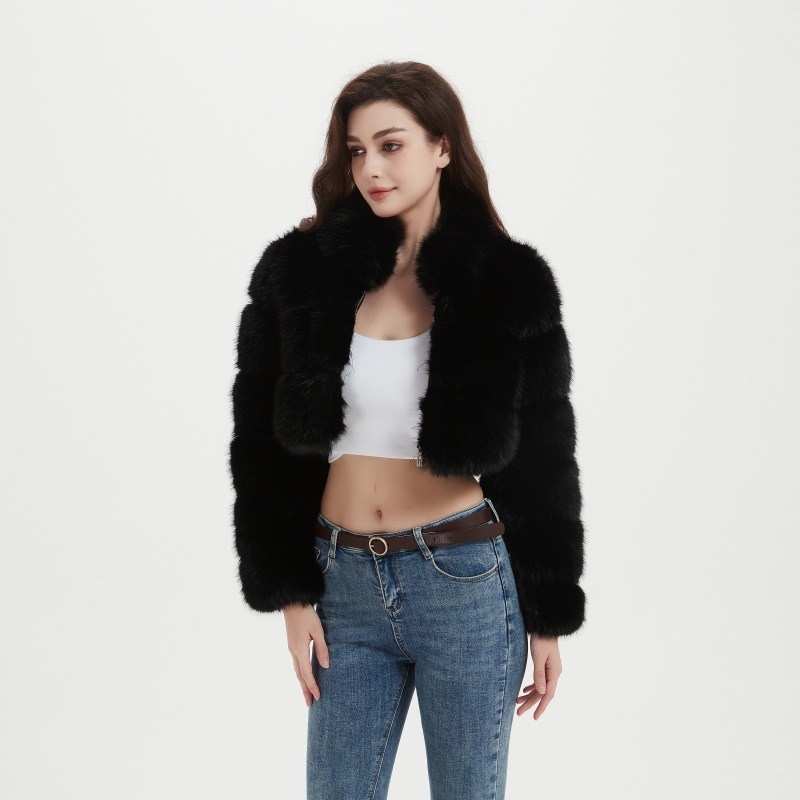 Moteriškas dirbtinio lapės kailio paltas, trumpas, su gobtuvu, odiniai patchwork skydeliai, horizontalis kailio siuvimas