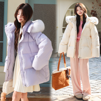 Női tollkabát rókafarokos gallérral, kapucnival, középhosszú 65–80 cm, raglán ujjak, cipzár, 101–200 g fehér kacsa tollal töltve, poliészter anyag, téli 2025