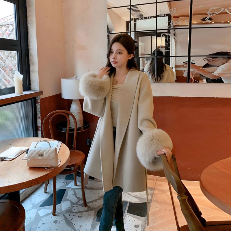 Chenille jaka ar fleece iekšpuse, mākslīgās kažokādas apkakle, vidēja garuma, garas piedurknes