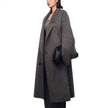 Chenille jaka, īss garums, brīvs cocoon siluets, 3/4 piedurknes, žakete tips apkakle