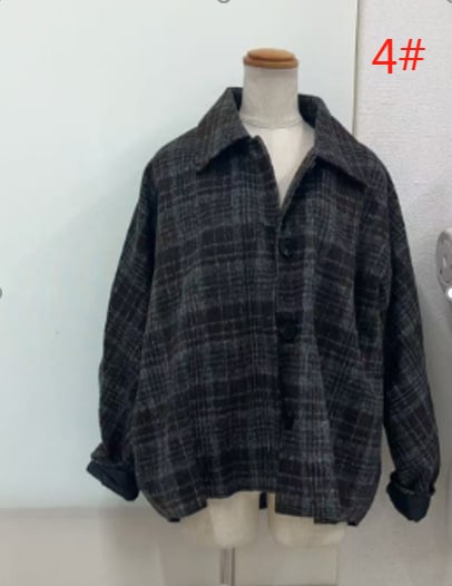 Vilnas jaka ar karainu rakstu, brīvā piegriezuma, bieza auduma, uzvalka apkakle, poliesteru maisījums 90–95%