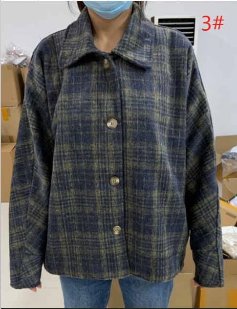 Vilnas jaka ar karainu rakstu, brīvā piegriezuma, bieza auduma, uzvalka apkakle, poliesteru maisījums 90–95%