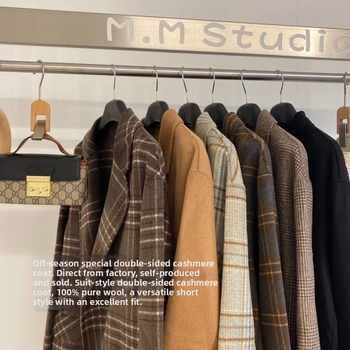 Γυναικείο μάλλινο παλτό, φαρδύ, V-λαιμό, διπλής σειράς κουμπιά, μήκος 50–65 εκ.