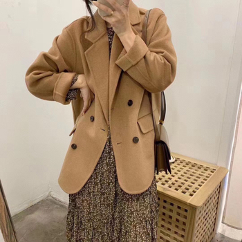 Γυναικείο μάλλινο παλτό, φαρδύ, V-λαιμό, διπλής σειράς κουμπιά, μήκος 50–65 εκ.