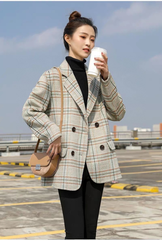 Γυναικείο μάλλινο παλτό, φαρδύ, V-λαιμό, διπλής σειράς κουμπιά, μήκος 50–65 εκ.