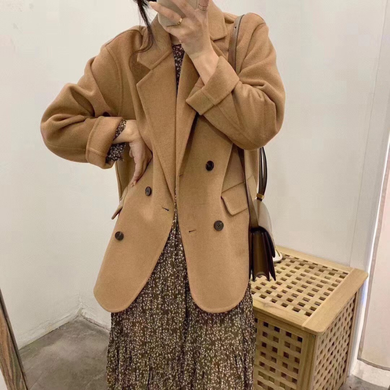 Γυναικείο μάλλινο παλτό, φαρδύ, V-λαιμό, διπλής σειράς κουμπιά, μήκος 50–65 εκ.